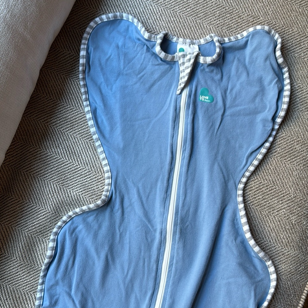 Love to dream swaddle medium blue